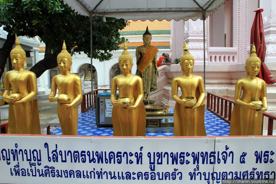 Вокруг гигантской ступы Накхон-Патом, Таиланд