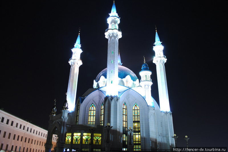 Сияющая голубая мечеть Казань, Россия Сияющая голубая мечеть Казань, Россия