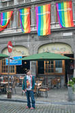 В Антверпене, кажется, самое большое количество радужных флагов. Они чуть ли не на каждой улице.