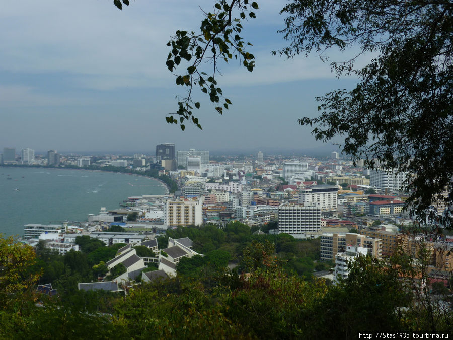 Паттайя. Вид на город со смотровой площадки на холме Пратамнак. Паттайя, Таиланд