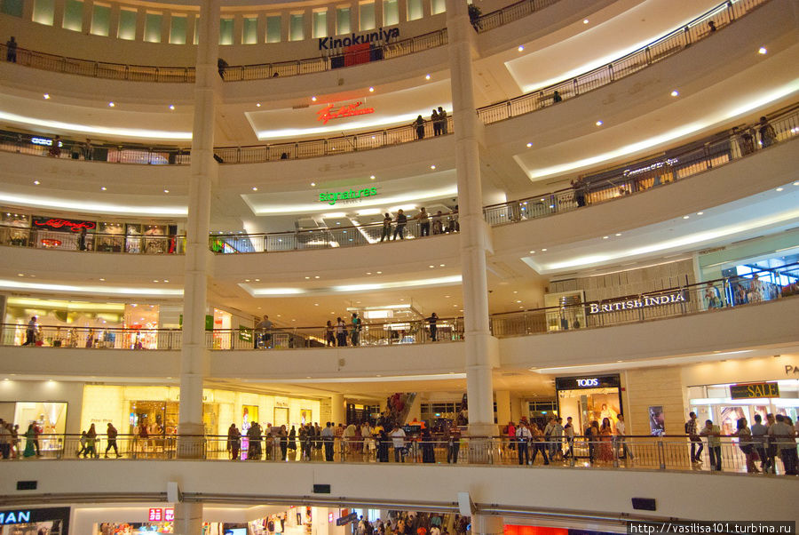 Торговый центр внутри башен Куала-Лумпур, Малайзия