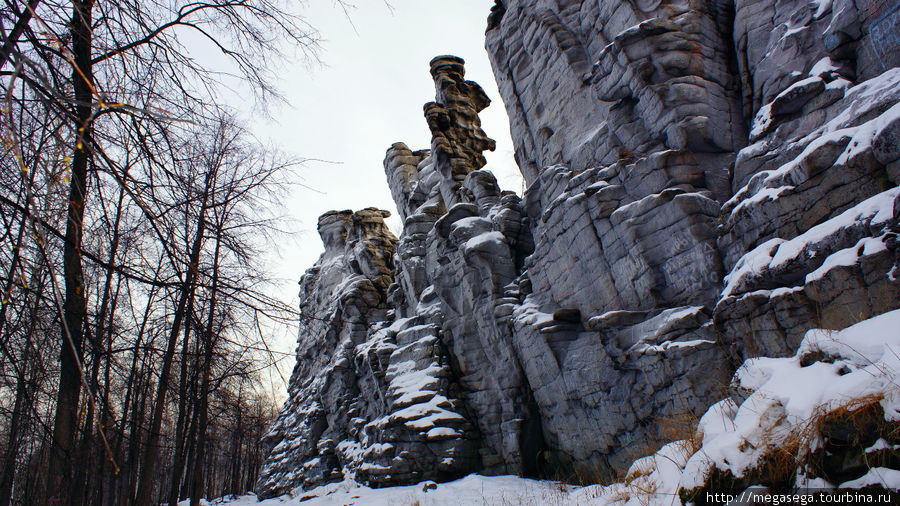 Вид на скалы с северо-западной стороны Новоуральск, Россия