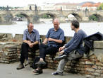 Приятная беседа на фоне Карлова моста, или  разговор на троих