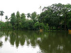 озеро архитектурного ансамбля мавзолея Хо Ши Мина