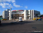 Автовокзал, кафе, гостиница и торговый центр появились в городе в 2009 году.