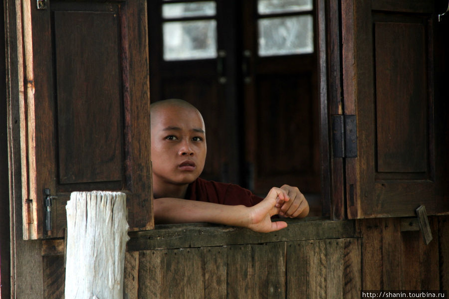 Буддистский монах тоскует Ньяунг-Шве, Мьянма