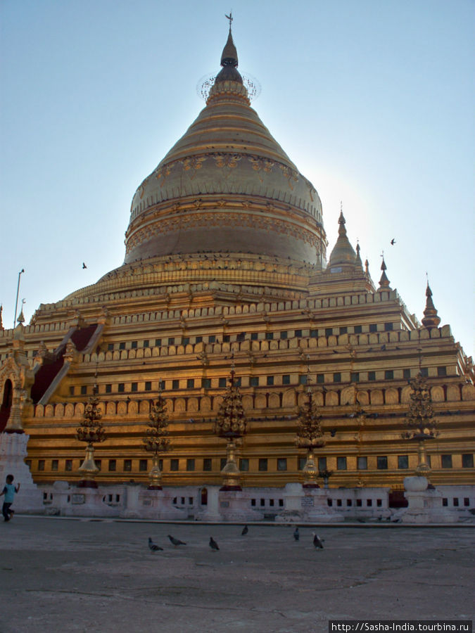 Швезигон - золотая пагода в Nyaung-U Баган, Мьянма