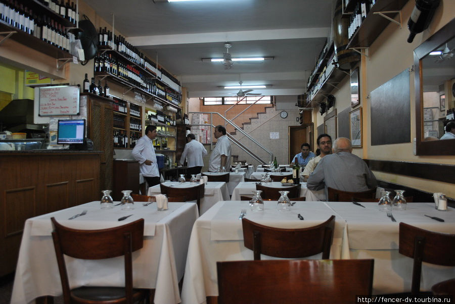 Так выглядит ресторан, в котором подают лучшие в столице Аргентины стейки. Буэнос-Айрес, Аргентина