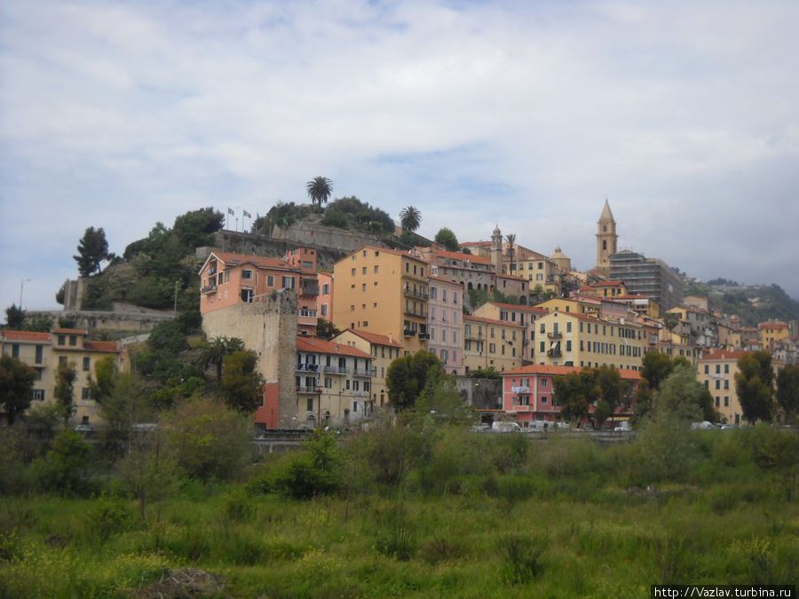 Вид на район Вентимилья, Италия