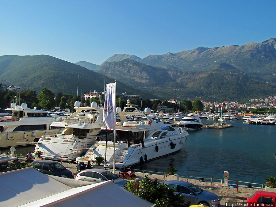 Порт в Будве, ну или скорее, стоянка для яхт и катеров Будва, Черногория
