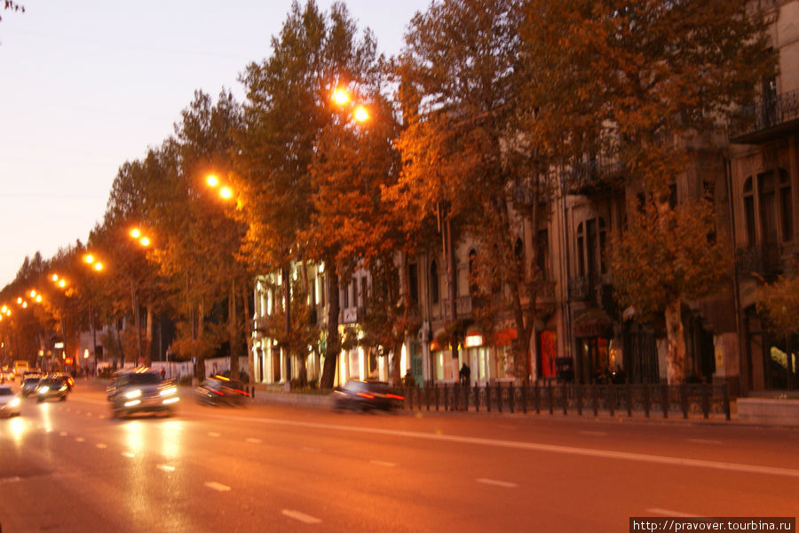 Проспект Руставелли ночью Тбилиси, Грузия Проспект Руставелли ночью Тбилиси, Грузия