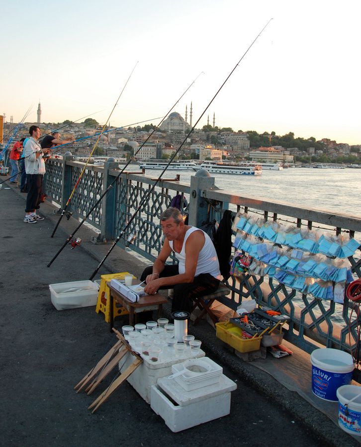Плохой день на рыбалке лучше, чем хороший день на работе Стамбул, Турция