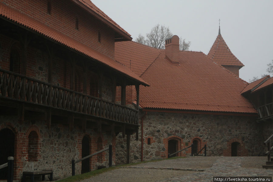 Рыцарский замок в тумане Тракай, Литва