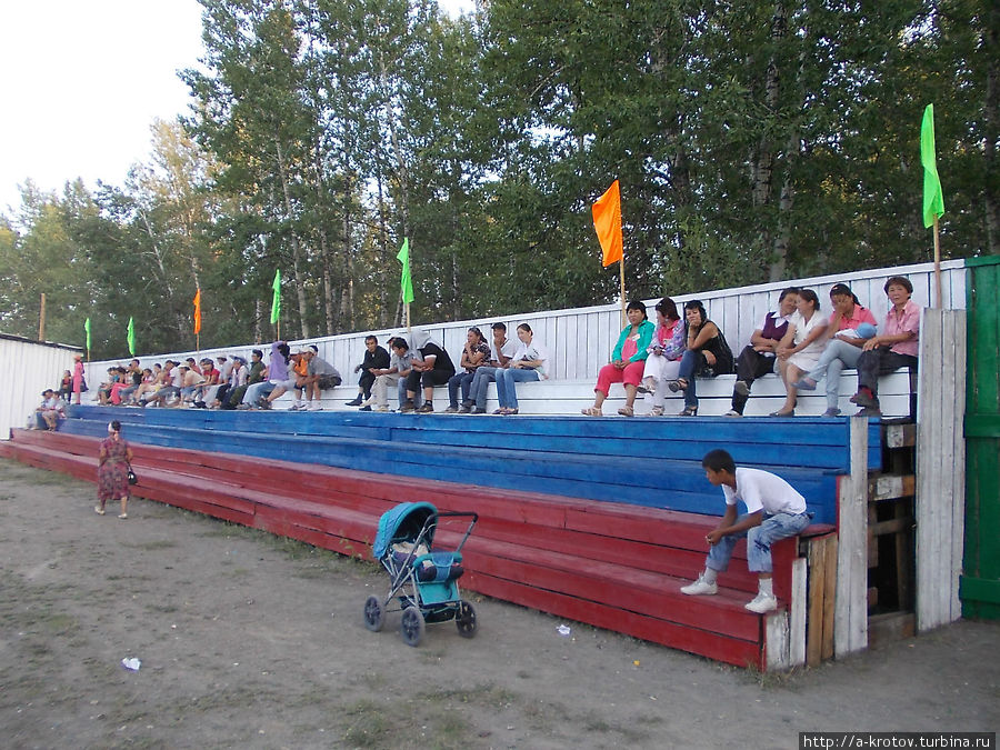 стадион Чадана наполняется зрителями Чадан, Россия