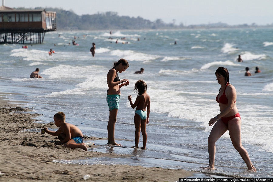 Купаются, конечно. Албания Купаются, конечно. Албания