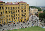 Вид на Андреевский спуск со смотровой площадки Андреевской церкви
