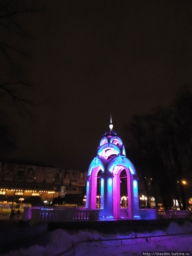 Зеркальная струя-символ Харькова Зеркальная струя-символ Харькова