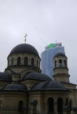 Свято-Михайловская церковь на фоне Паруса