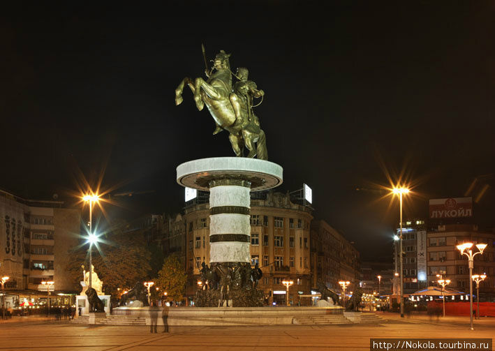 Памятник всаднику на коне (македонская версия) Греки уверены, что это-Александр Македонский Регион Скопье, Северная Македония