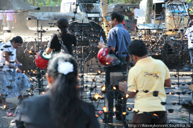 В одном из священных мест будды В одном из священных мест будды
