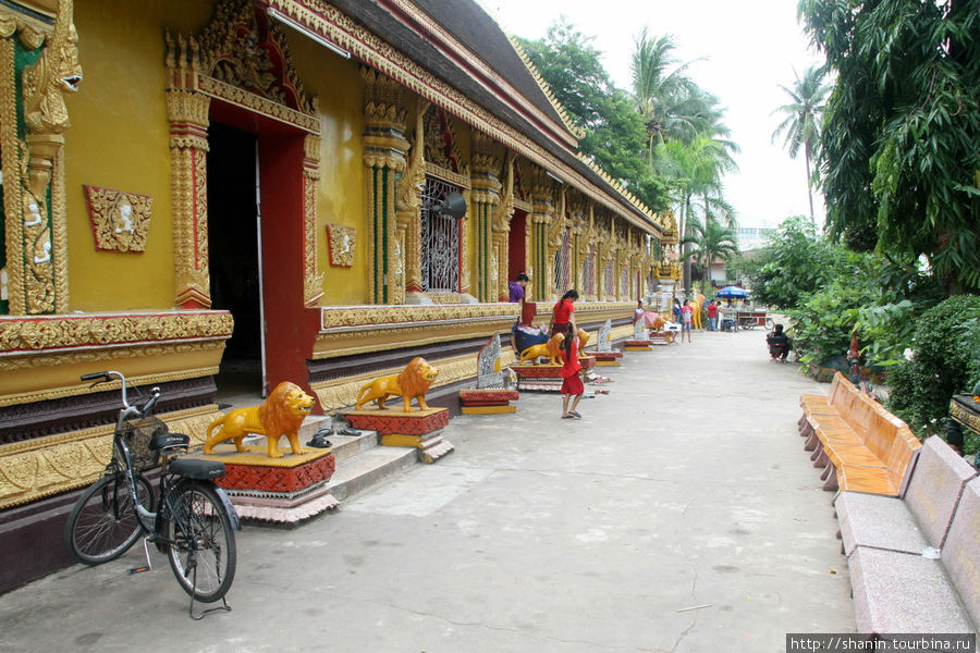 Храм в монпастыре Ват Си Мыанг Вьентьян, Лаос