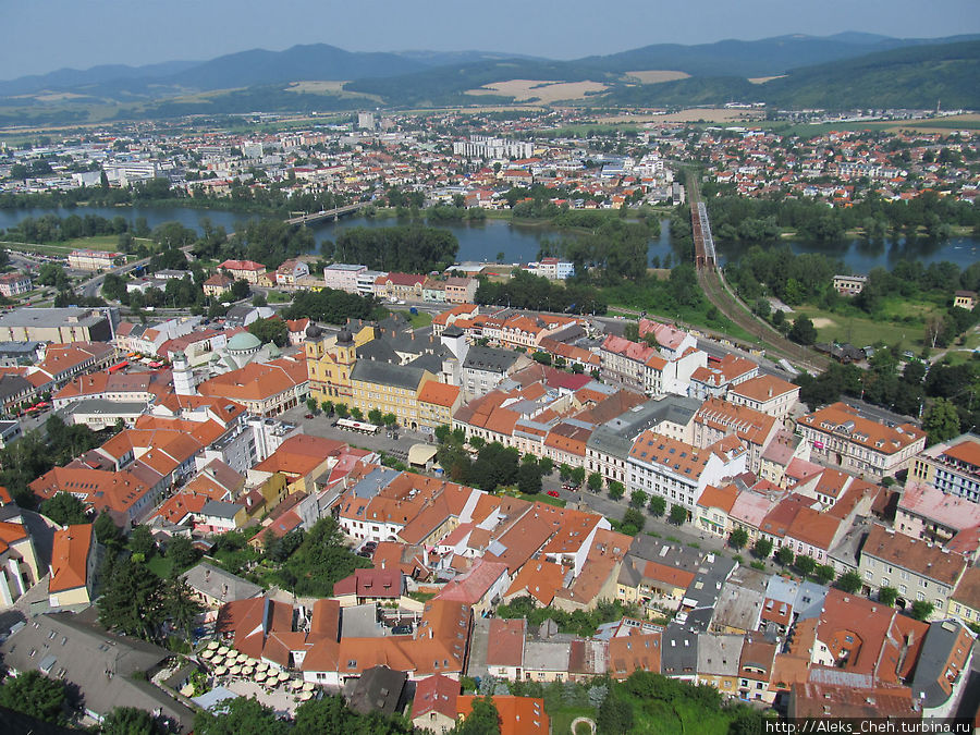 Вид на город с замка Тренчин, Словакия