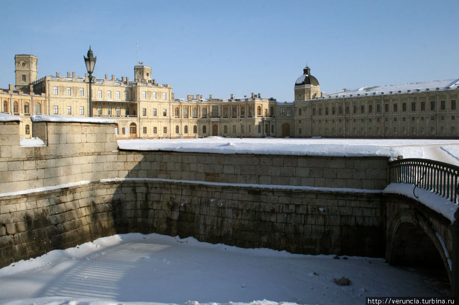 Гатчинский дворец очень напоминает замок Гатчина, Россия