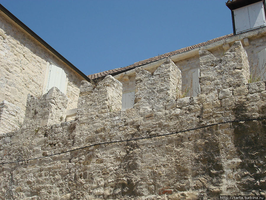 Зубцы древних стен Сплит, Хорватия