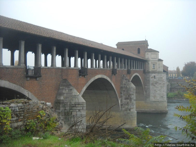 Новый мост на остатках старого Павия, Италия