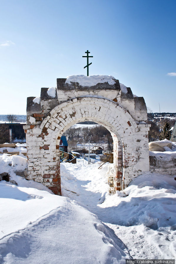 У церквушки с кладбищем прошлого столетия Боровск, Россия