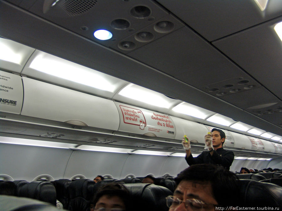 Air Asia экономит на всем