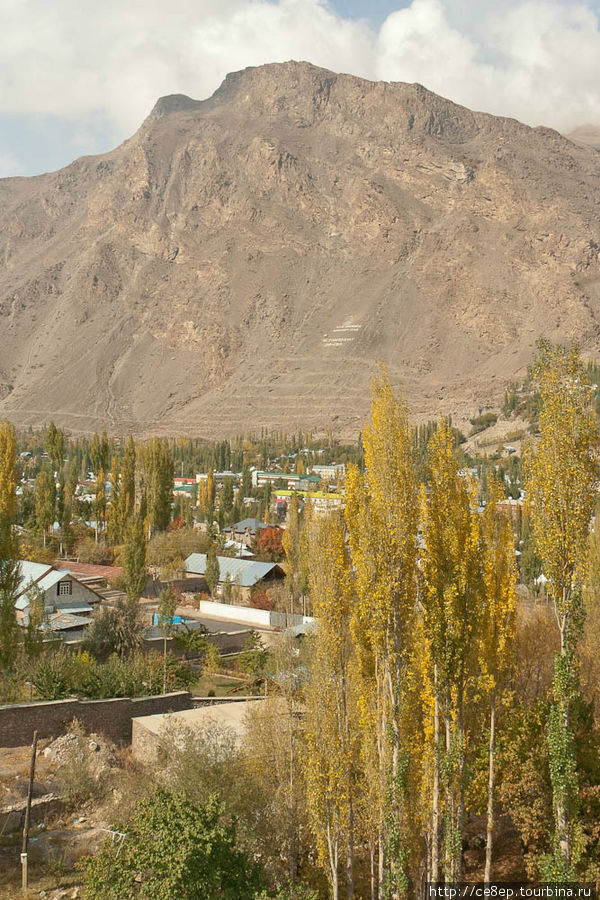 Вид на нижний город Хорог, Таджикистан