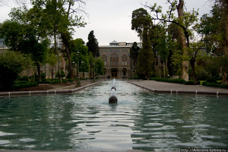 в парке Golestan Palace. Тегеран, Иран
