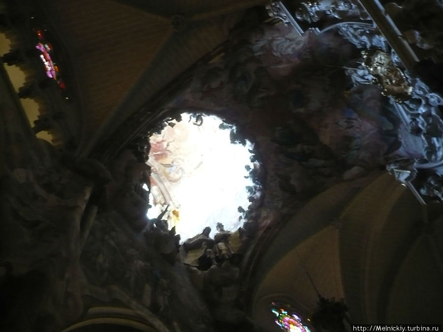В прохладных стенах Толедского собора Толедо, Испания