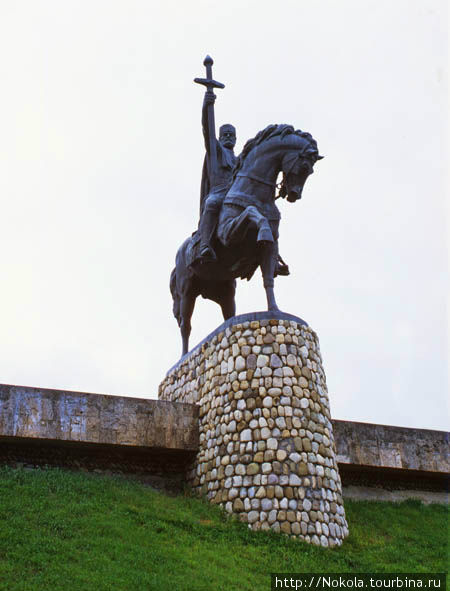Телави. Памятник Ираклию Втором Кахетия, Грузия
