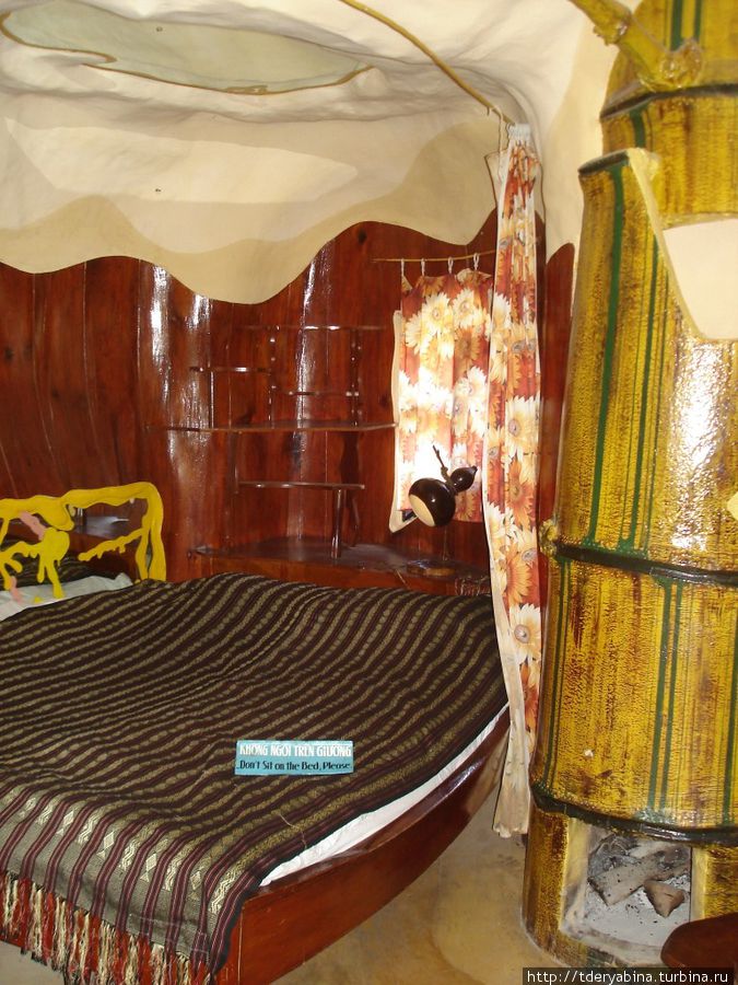 А комнаты выполнены как-будто в дупле дерева Фантхиет, Вьетнам