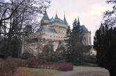 Летом и осенью замок в Бойнице в окружении векового парка куда живописней, чем в начале бесснежного декабря 2011.
