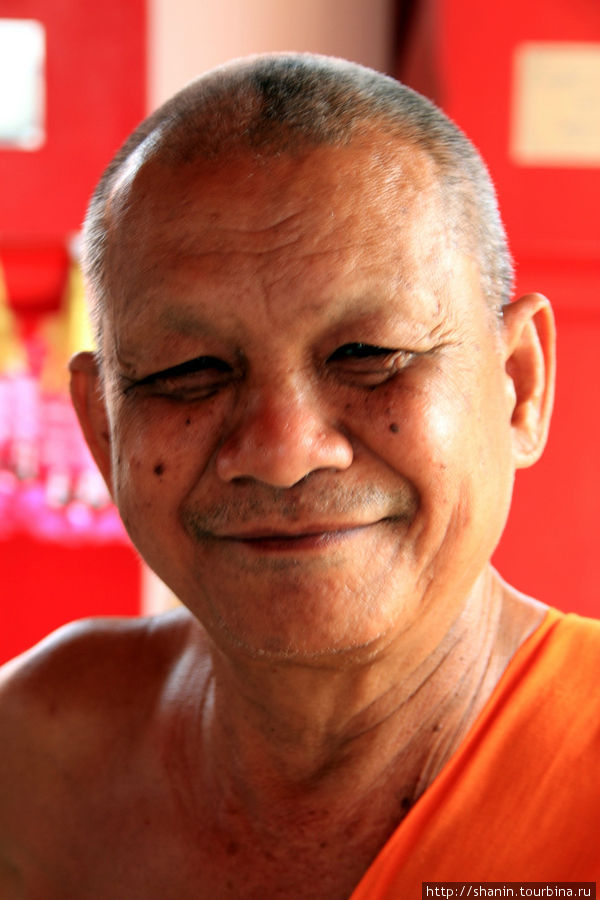 Улыбающийся монах Прачуап-Кхири-Кхан, Таиланд