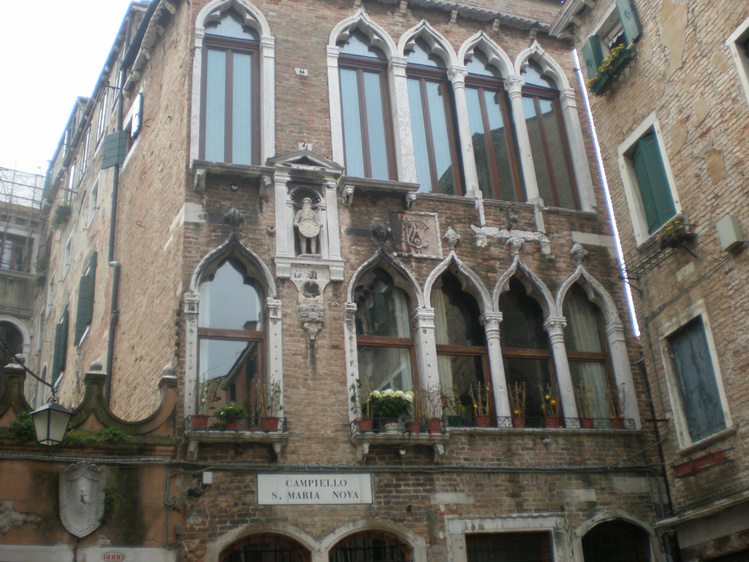 Типичные венецианские окн