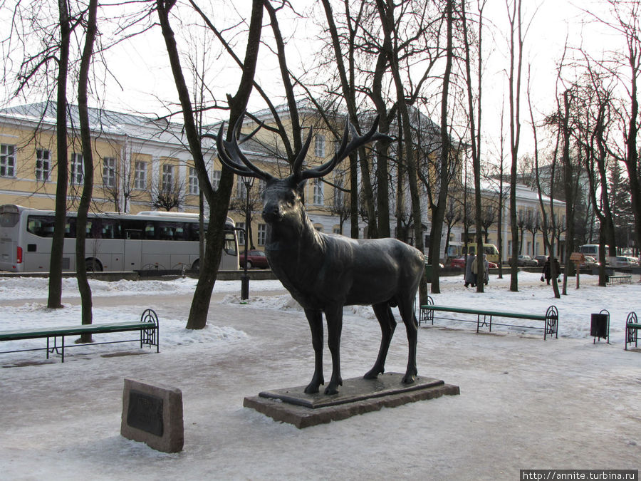 Скульптуры оленя и львов Смоленск, Россия