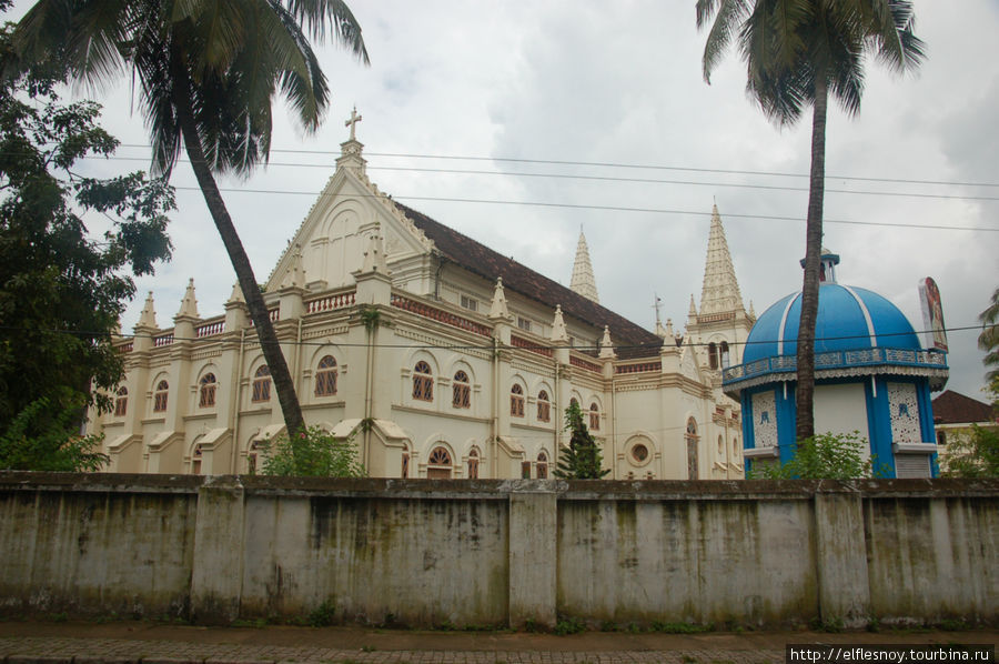 Старый португальский собор. Кочи, Индия
