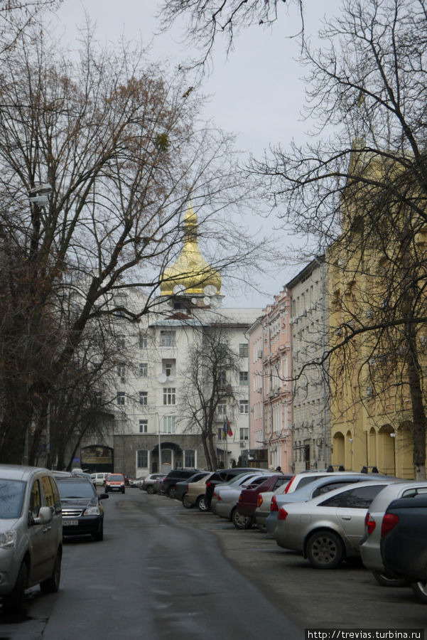Золотоворотинская улица. Видна колокольня Софийского собора Киев, Украина