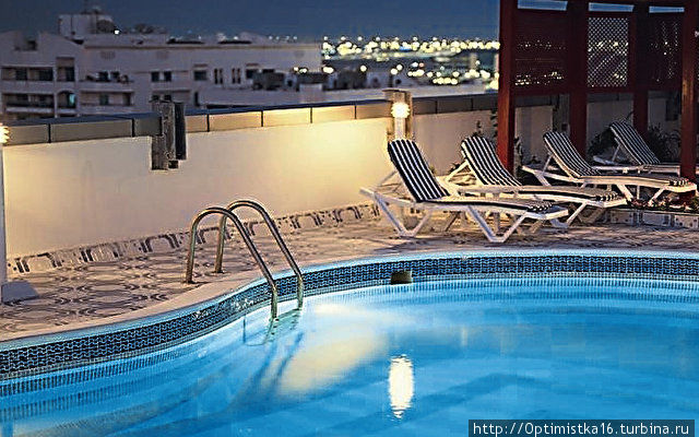 Бассейн на крыше отеля Дубай, ОАЭ