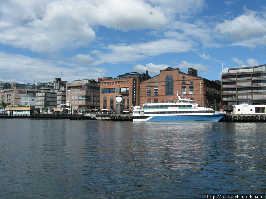 Отправление от причала Акер Брюгге Осло, Норвегия Отправление от причала Акер Брюгге Осло, Норвегия