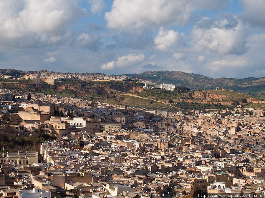 Фес — также один из имперских городов. Здесь самый большой и лучше всего сохранившийся старый город. Марокко