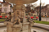 Один из самых красивых фонтанов словацкой столицы в традициях арт нуво — на площади перед Национальным театром.