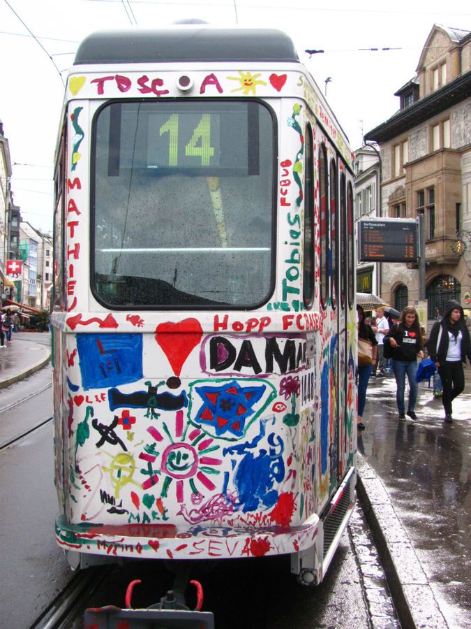 Попадаются и такие весёлые трамвайки :) Базель, Швейцария