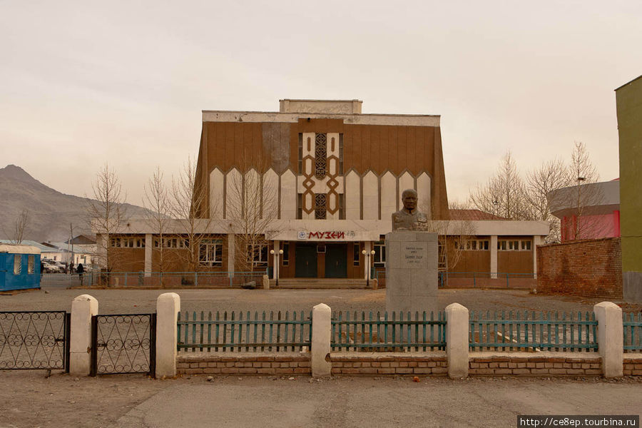 И даже есть музей! Улэгэй, Монголия