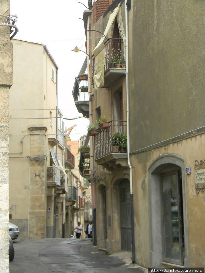 Улочки Кальтаджироне, Италия