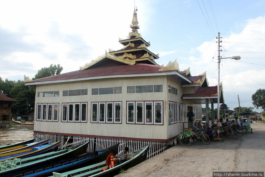 Стоянка лодок для туристов Ньяунг-Шве, Мьянма
